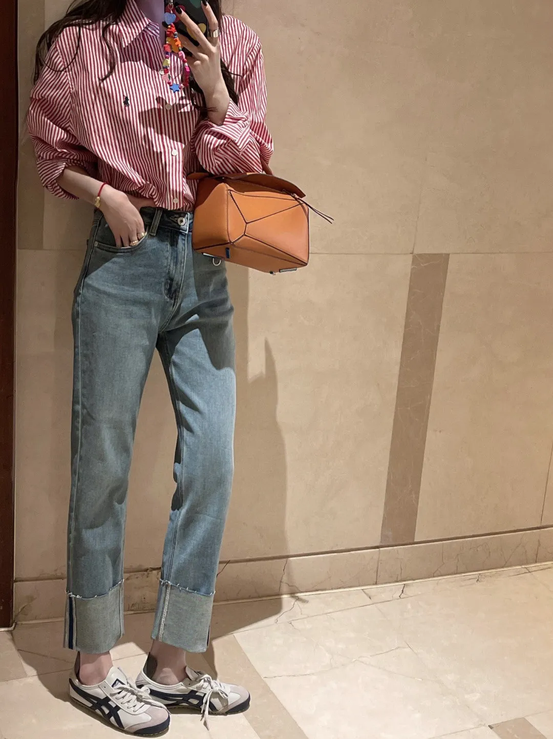 P260 💰 "Top quality" Style number: 8082# [Ralph Lauren classic basic new old money style striped shirt long sleeves] ✅Ralph Lauren Ralph Lauren colorful style old money style cotton poplin striped casual shirt long sleeves ✅Top ceiling quality ZP original development You can compare with the real thing at will ✅100% restored workmanship The entire garment is covered with seams and clean edges Curved triangular bifurcation ✅100% cotton poplin cotton Smooth to the touch Pre-car wash treatment The yarn is tighter ✅Customized dyed original pearlescent white bottom buttons, large and small zoning, vertical phoenix eyelets ✅Special shaped chiffon foil inside the collar door tube, not easy to deform and pull ✅Refreshing colorful striped shirt, salty or sweet, daily travel, extremely high production rate, customized style ✅The upper body looks much better than the real thing, can be worn alone or worn in all seasons, highly recommended for goddesses, size: S-XL, color: red, blue, green